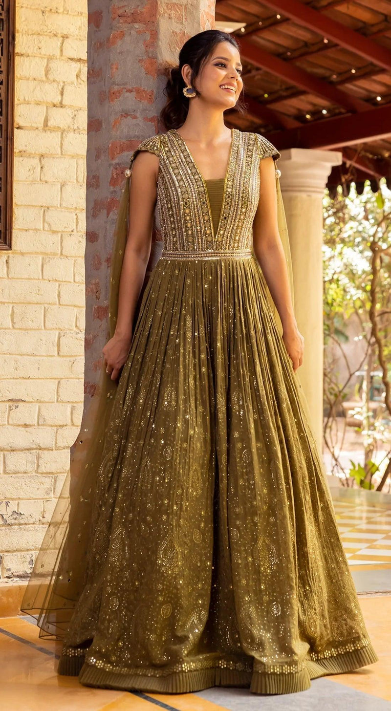 Get Inspired to Wear These Glamorous Indo-Western Gowns at Your Wedding |  Engagement dress for bride, Engagement gowns, Indian wedding gowns